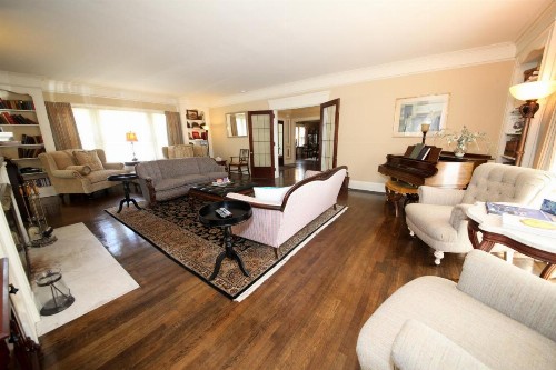 Leonard at Logan House - image 11