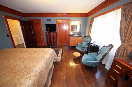 Leonard at Logan House - image 2
