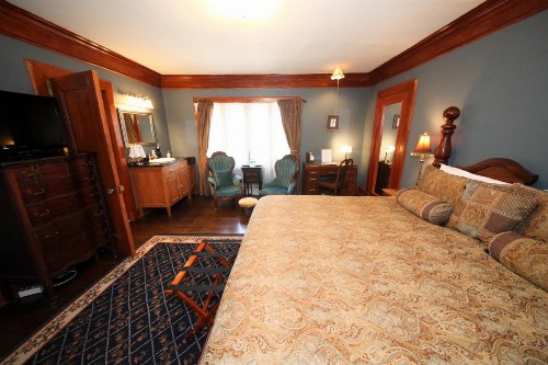 Leonard at Logan House - image 35