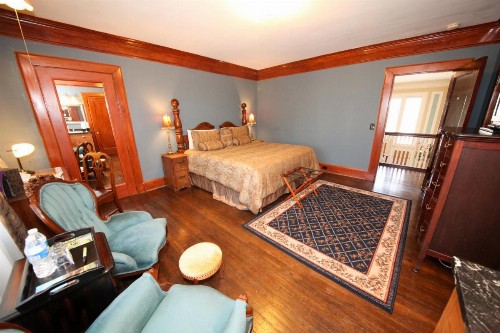 Leonard at Logan House - image 37