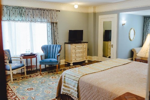 Leonard at Logan House - image 39
