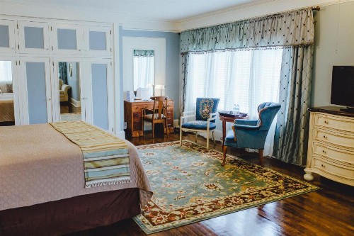 Leonard at Logan House - image 41