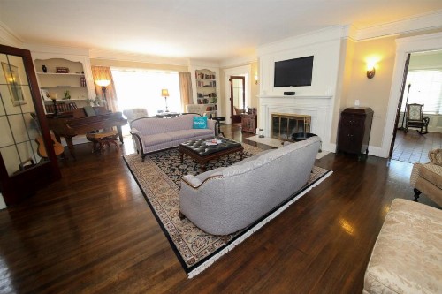 Leonard at Logan House - image 9