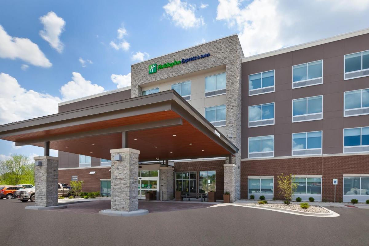 Holiday Inn Express & Suites - Grand Rapids Airport - South an IHG Hotel - main image
