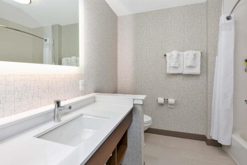 Holiday Inn Express & Suites - Grand Rapids Airport - South an IHG Hotel - image 14