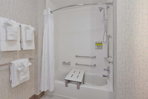 Holiday Inn Express & Suites - Grand Rapids Airport - South an IHG Hotel - image 16