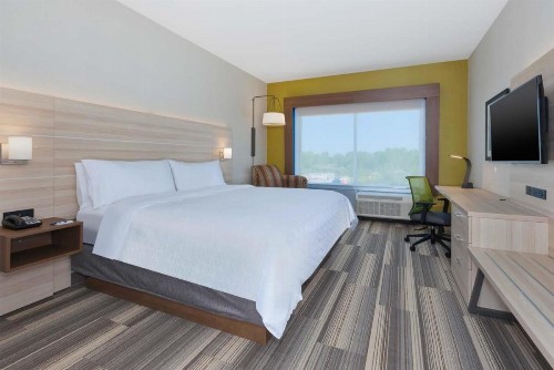 Holiday Inn Express & Suites - Grand Rapids Airport - South an IHG Hotel - image 20