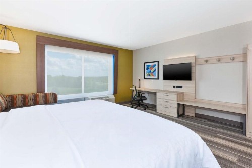 Holiday Inn Express & Suites - Grand Rapids Airport - South an IHG Hotel - image 22