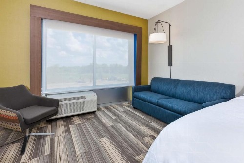 Holiday Inn Express & Suites - Grand Rapids Airport - South an IHG Hotel - image 3