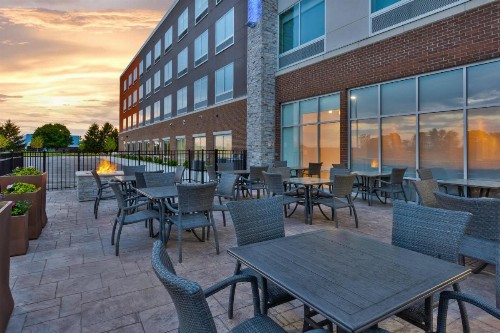 Holiday Inn Express & Suites - Grand Rapids Airport - South an IHG Hotel - image 47