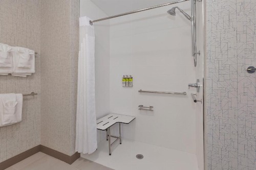 Holiday Inn Express & Suites - Grand Rapids Airport - South an IHG Hotel - image 49