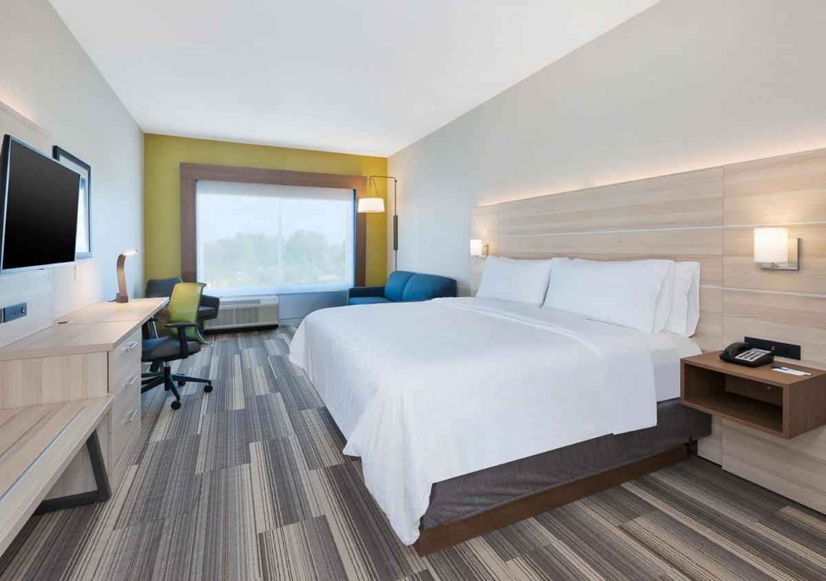 Holiday Inn Express & Suites - Grand Rapids Airport - South an IHG Hotel - image 5