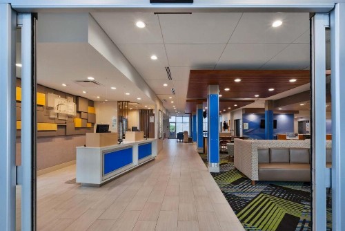 Holiday Inn Express & Suites - Grand Rapids Airport - South an IHG Hotel - image 6
