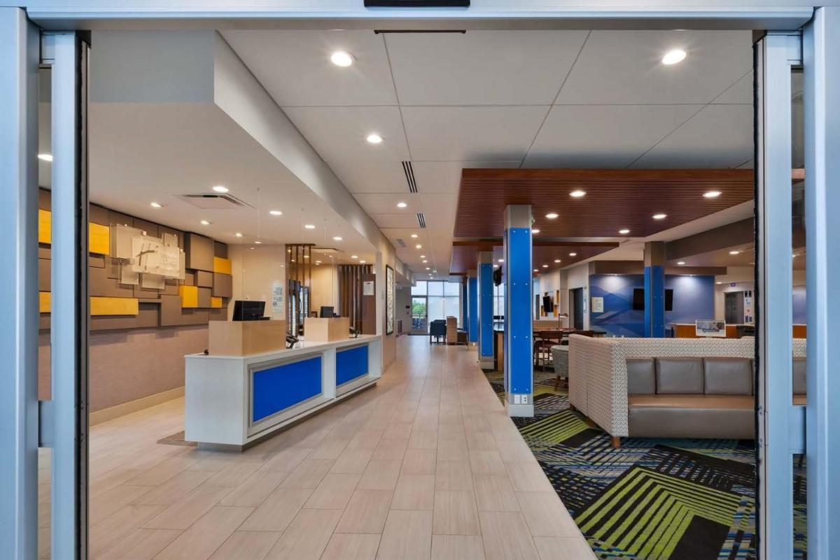 Holiday Inn Express & Suites - Grand Rapids Airport - South an IHG Hotel - image 6