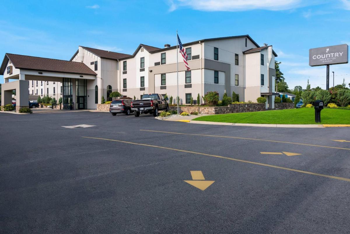 Best Western Plus Grand Castle Inn & Suites Grand Rapids West - main image