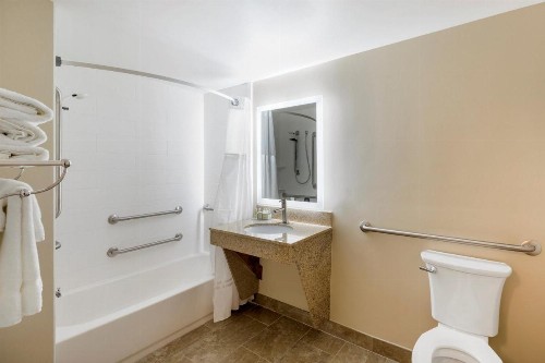 Best Western Plus Grand Castle Inn & Suites Grand Rapids West - image 25