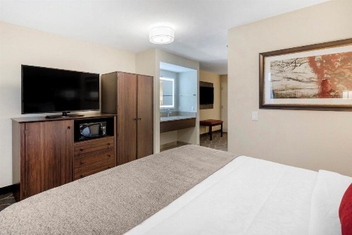 Best Western Plus Grand Castle Inn & Suites Grand Rapids West - image 3