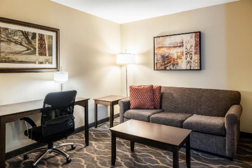 Best Western Plus Grand Castle Inn & Suites Grand Rapids West - image 32