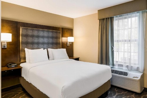 Best Western Plus Grand Castle Inn & Suites Grand Rapids West - image 38