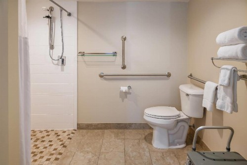 Best Western Plus Grand Castle Inn & Suites Grand Rapids West - image 46