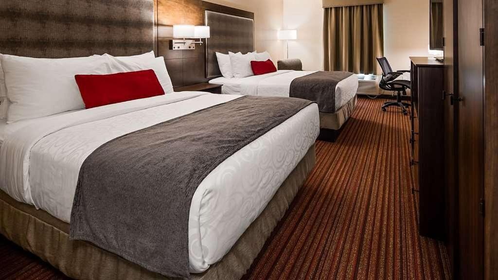 Best Western Plus Grand Castle Inn & Suites Grand Rapids West - image 6