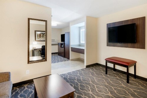Best Western Plus Grand Castle Inn & Suites Grand Rapids West - image 8
