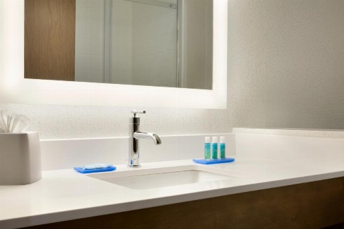 Holiday Inn Express & Suites - McAllen - Medical Center Area an IHG Hotel - image 6