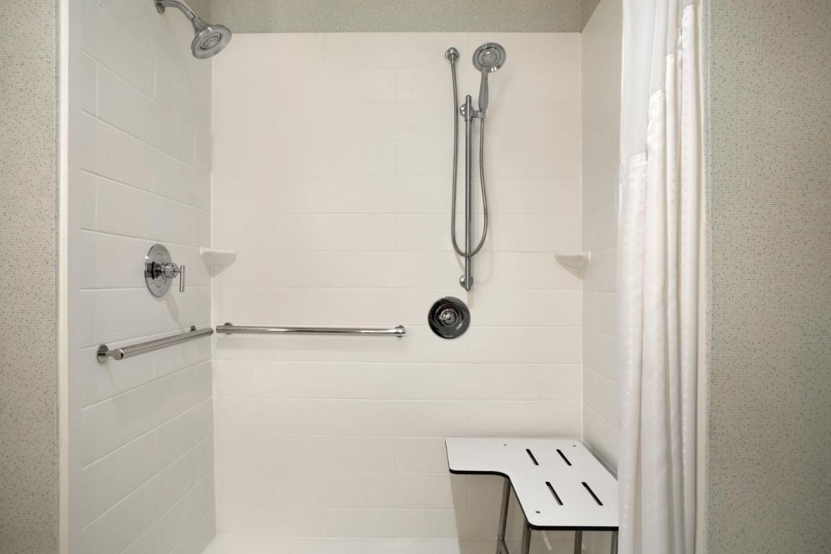 Holiday Inn Express & Suites - McAllen - Medical Center Area an IHG Hotel - image 7