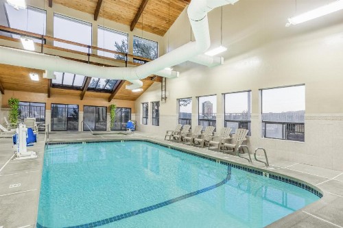 Super 8 by Wyndham Grants Pass - image 13