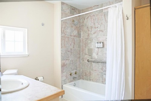 Sierra Mountain Inn - image 2