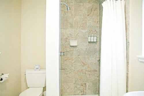 Sierra Mountain Inn - image 20