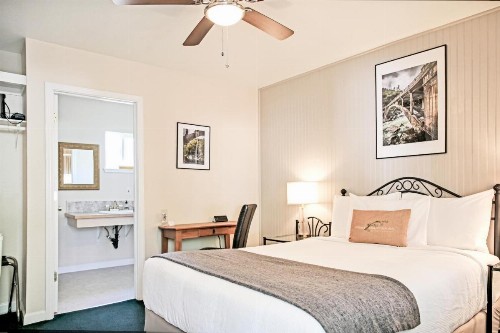 Sierra Mountain Inn - image 35
