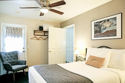 Sierra Mountain Inn - image 41