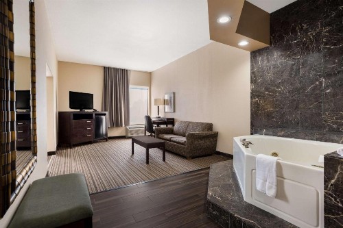 Best Western Plus Houma Inn - image 23