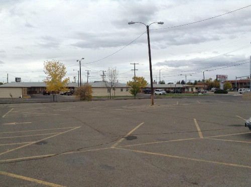 Ski's Western Motel - image 15