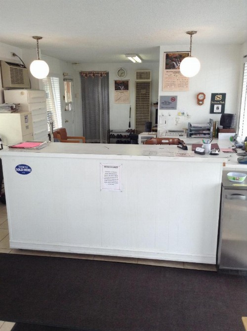 Ski's Western Motel - image 20