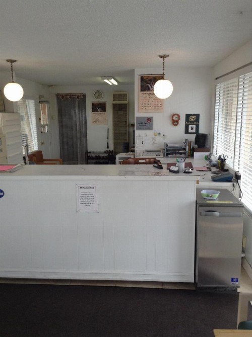 Ski's Western Motel - image 21