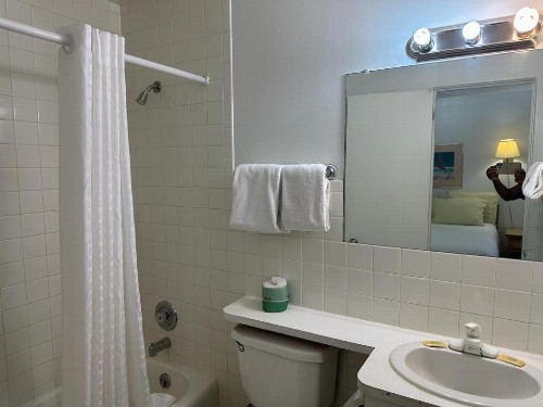 Ski's Western Motel - image 27