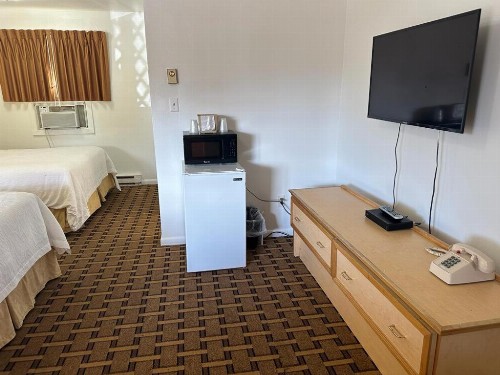Ski's Western Motel - image 31