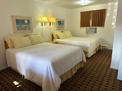 Ski's Western Motel - image 32
