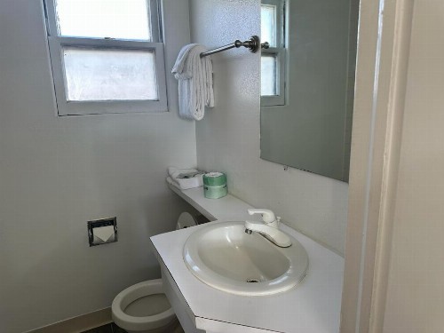Ski's Western Motel - image 39
