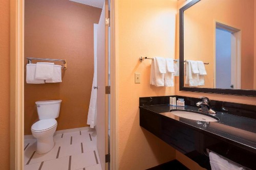 Fairfield Inn Green Bay Southwest - image 24