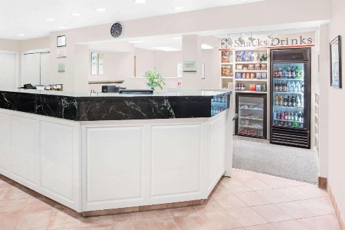Hawthorn Suites Green Bay - image 10