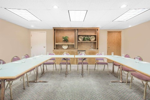Hawthorn Suites Green Bay - image 3