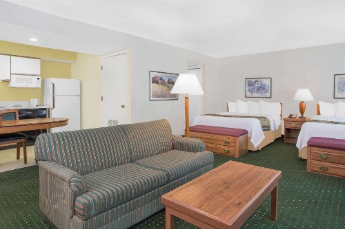 Hawthorn Suites Green Bay - image 34