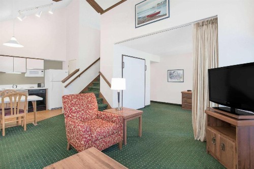 Hawthorn Suites Green Bay - image 36