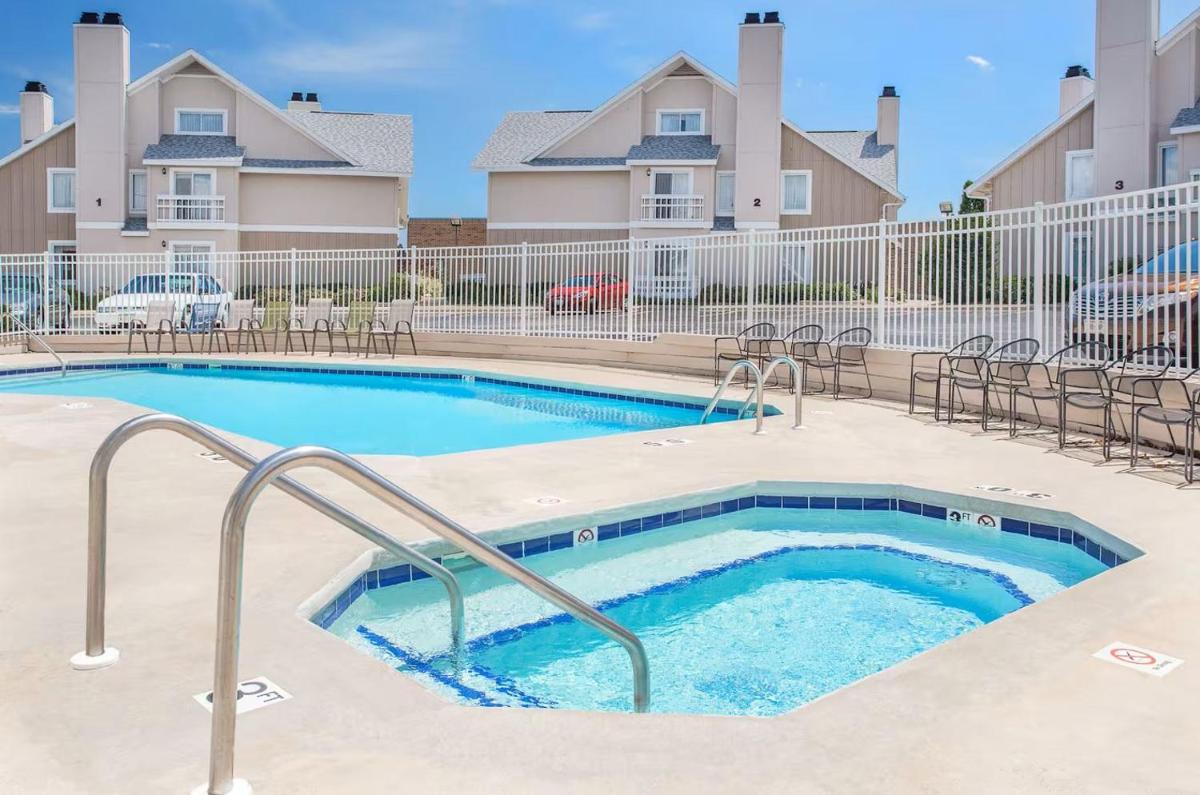 Hawthorn Suites Green Bay - image 4