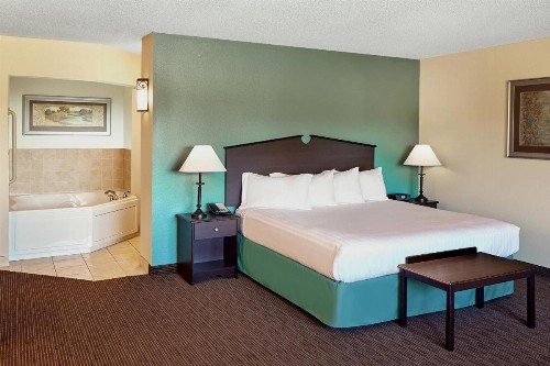 AmericInn by Wyndham Green Bay East - image 12