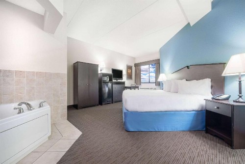 AmericInn by Wyndham Green Bay East - image 30