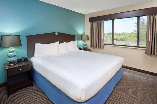 AmericInn by Wyndham Green Bay East - image 40